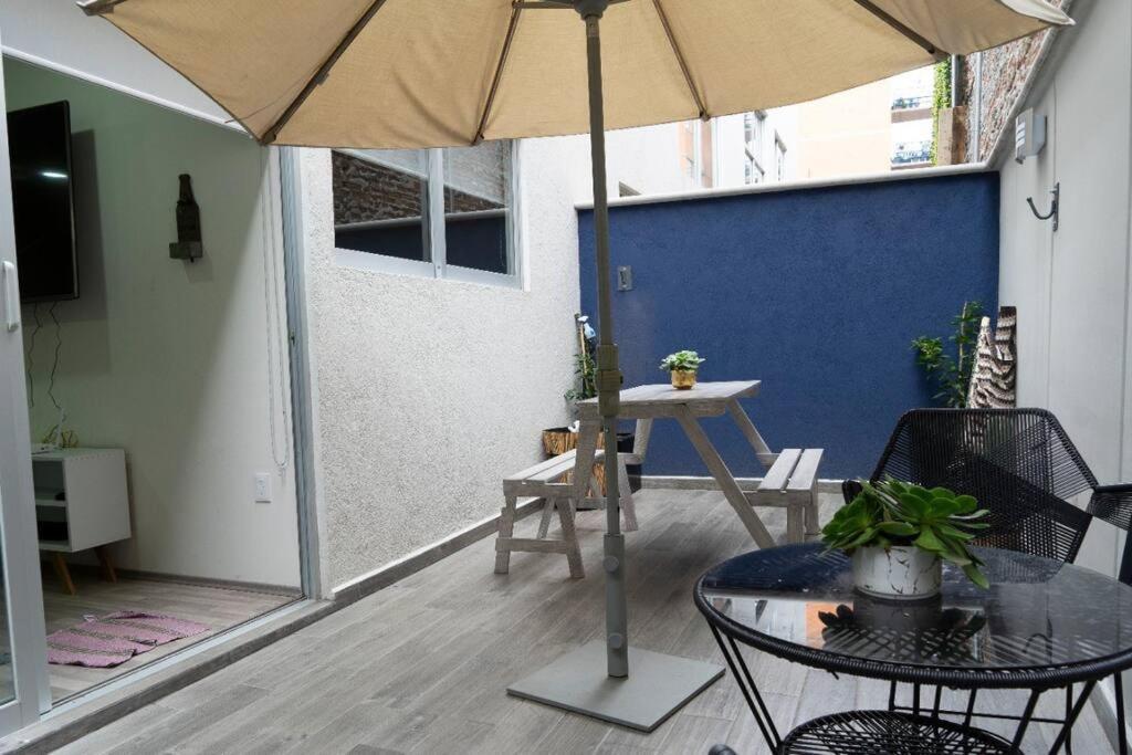 Casa a una calle del Kiosko Morisco. Città del Messico Esterno foto